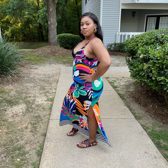 Backless Maxi Dress - Picture 7 of 9